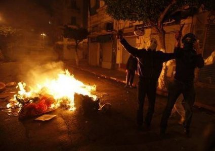 الخليل: اندلاع مواجهات عقب اقتحام الاحتلال بلدة بيت أمر