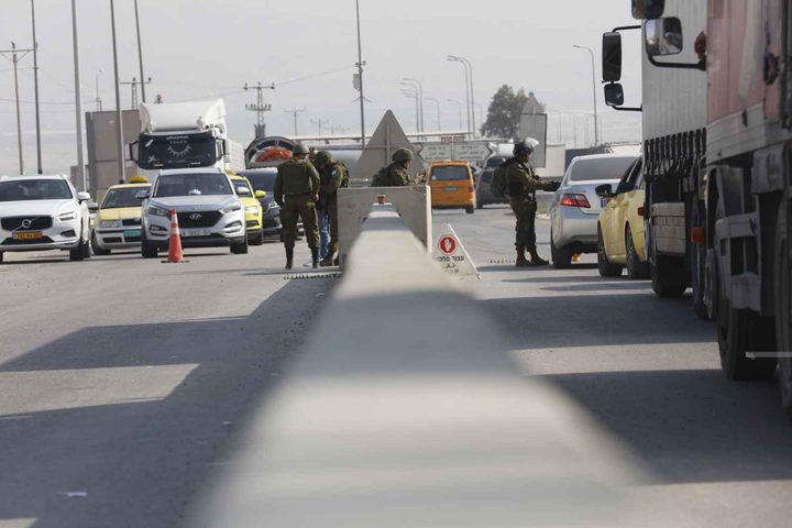 الاحتلال يغلق عدة مداخل ومخارج مؤدية إلى أريحا بالاتجاهين