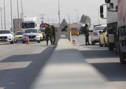 الاحتلال يغلق عدة مداخل ومخارج مؤدية إلى أريحا بالاتجاهين