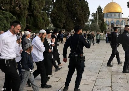 عشرات المستوطنين يقتحمون المسجد الأقصى
