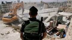 الاحتلال يخطر بهدم ووقف العمل بسبعة منازل غرب رام الله