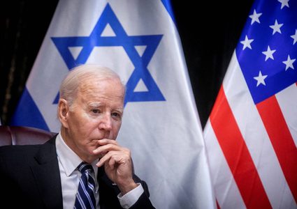 بايدن يرفض «مساواة» المحكمة الجنائية إسرائيل بـ«حماس»