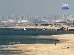 سفن المساعدات الأمريكية على شاطئ غزة والميناء العائم”