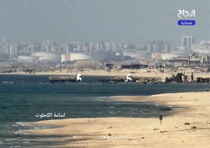 سفن المساعدات الأمريكية على شاطئ غزة والميناء العائم”