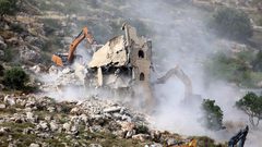 الاحتلال يهدم بناية من أربعة طوابق في أرطاس جنوب بيت لحم