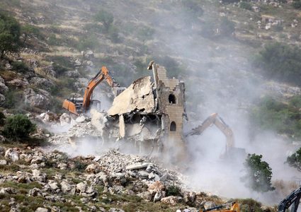 الاحتلال يهدم بناية من أربعة طوابق في أرطاس جنوب بيت لحم