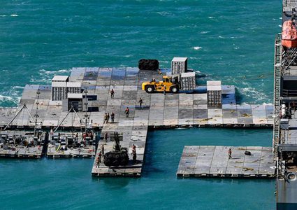 استمرار إدخال المساعدات إلى غزة من خلال الرصيف العائم الأمريكي