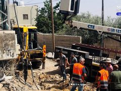 أعمال الصيانة لإصلاح الأعطال الكهربائية التي خلفها الاحتلال في جنين ومخيمها