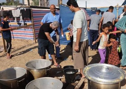 الأمم المتحدة تحذّر من "خنق" تدفق المساعدات المنقذة للحياة إلى غزة