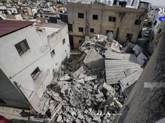 آثار الدمار والتخريب الذي خلفه جيش الاحتــلال في مدينة جنين ومخيمها