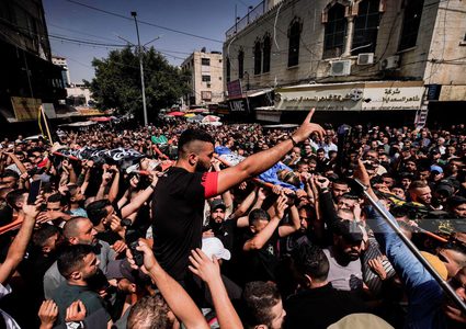 بعد عدوان همجي على جنين .. جماهير غفيرة تشيع جثامين 12 شهيداً