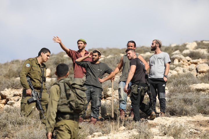 مستوطنون يشرعون بتوسعة مستعمرة عتنائيل جنوب الخليل