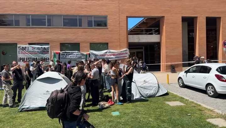طلبة جامعة وارسو يبدأون اعتصاما للمطالبة بوقف حرب الإبادة ضد شعبنا