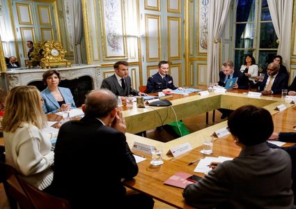 وزراء خارجية عرب لماكرون: نرفض سيطرة إسرائيل على معبر رفح