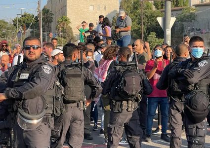 الاحتلال يواصل حصار وإغلاق الشيخ جراح تزامنا مع احتفالات المستوطنين