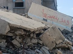 "وعد بنعمرها"... عبارة انتشرت على ركام المنازل المدمرة شرق مدينة غزة