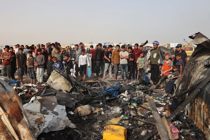 مفوض أممي: الصور القادمة من مخيم النازحين برفح مروّعة ويجب محاسبة المسؤولين