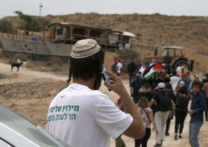 مستوطنون يسرقون صهريج مياه لمواطن في الأغوار الشمالية