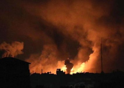 جيش الاحتلال يبرّر قصف مخيم في رفح بوجود قادة لحماس ويقر بارتقاء مدنيين