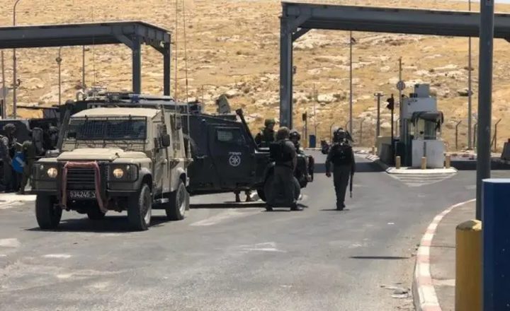 الاحتلال يغلق حاجز الكونتينر العسكري شرق بيت لحم