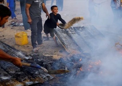 منسق أممي يدعو لإجراء تحقيق في قصف مخيم للنازحين برفح