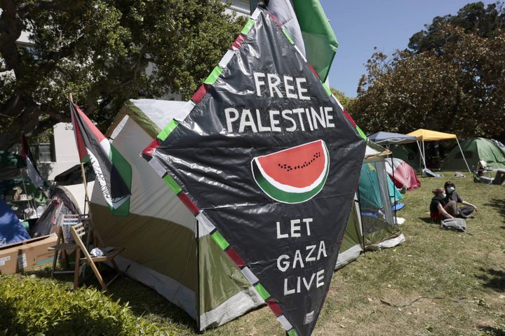 أكاديميون بجامعة كاليفورنيا يُضرِبون دعماً للاحتجاجات المؤيدة للفلسطينيين