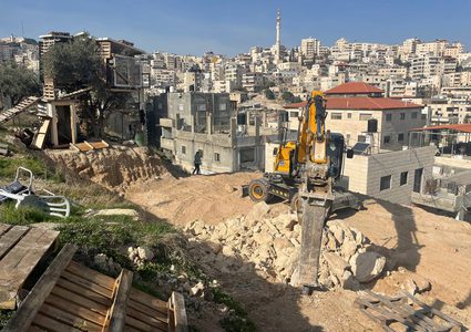 الاحتلال يجبر مقدسيا على هدم منزله ذاتيا في العيسوية