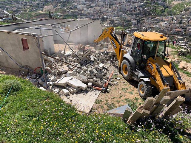 الاحتلال يهدم غرفة زراعية ويقتلع أشجارا في طورة جنوب غرب جنين