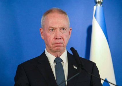 غالانت لوزير الدفاع الأمريكي: المختطفون في رفح ولن نسلم المعبر لحماس