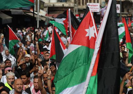 آلاف الأردنيين يشاركون في مسيرات تطالب بوقف العدوان على شعبنا