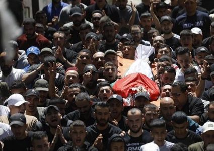 تشييع جثمان الشهيد وجيه الرمحي في البيرة