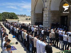 40 ألف مواطن يأدون صلاة الجمعة في المسجد الأقصى المبارك