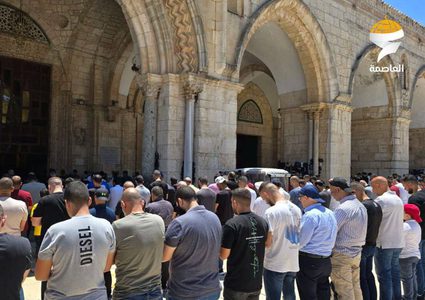 40 ألف مواطن يأدون صلاة الجمعة في المسجد الأقصى المبارك