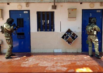 "هيئة الأسرى": إدارة سجن "مجدو" تعمل على اغتيال طفولة الأسرى القصر