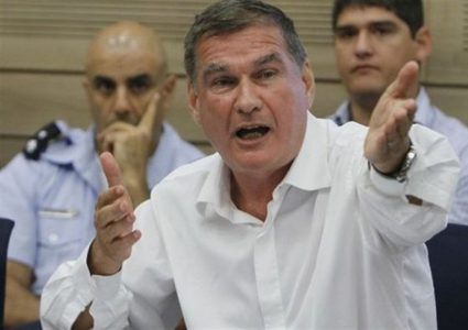 وزير إسرائيلي سابق: "إسرائيل" على حافة هزيمة استراتيجية