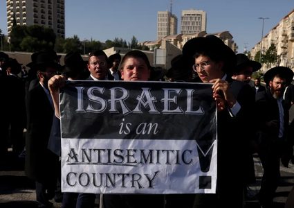 قضاة إسرائيليون يضغطون على الحكومة بشأن إعفاء اليهود المتزمتين من الخدمة