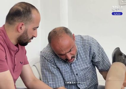 خسر قدمه.. معاناة الأسير مصعب عواد بسبب الإهمال الطبي في سجون الاحتلال