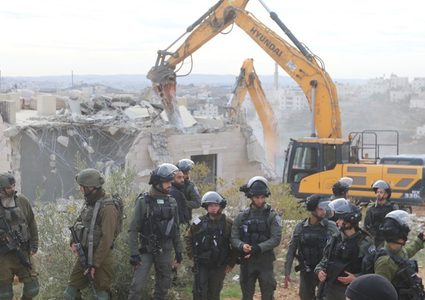 الاحتلال يهدم منزلا من طابقين في قرية جلبون شرق جنين