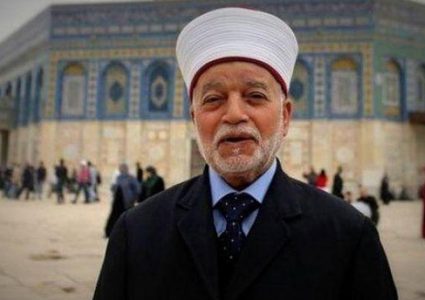 المفتي العام يؤكد على جواز التضحية بالعجول المسمنة