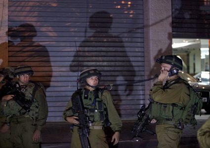 الاحتلال يعتقل 22 مواطنا على الأقل من الضفة