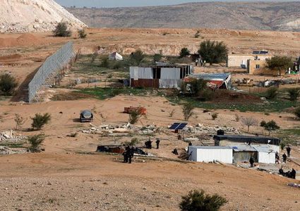 مستوطنون يهدمون 11 بركسا غرب مدينة أريحا