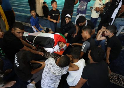 نابلس: تشييع جثمان الشهيد أحمد الخضري إلى مثواه الأخير  في مخيم بلاطة