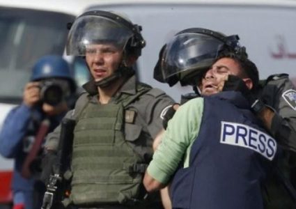 منظمات مجتمع مدني تدين تضييقات الاحتلال على الصحفيين الفلسطينيين