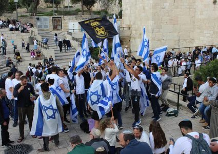 مستوطنون يقتحمون الأقصى وبن غفير يعلن المشاركة بـمسيرة الأعلام