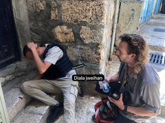 إصابة الصحفي سيف القواسمي نتيجة اعتداء المستوطنين عليه في القدس المحتلة.