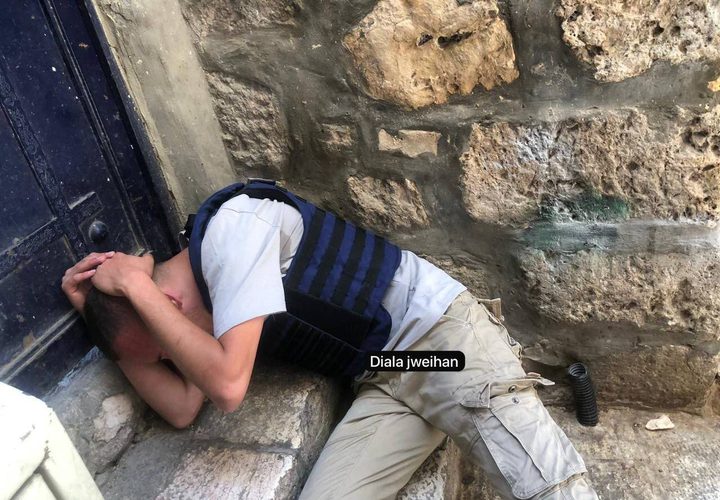 إصابة الصحفي سيف القواسمي نتيجة اعتداء المستوطنين عليه في القدس المحتلة.