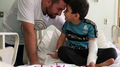 آدم يخرُج إلى حياةٍ جديدةٍ في بيروت بعد أن كاد القصف يفتك به في غزة