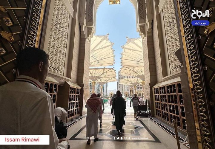 الحجاج في المدينة المنورة يستعدون لأداء مناسك الحج