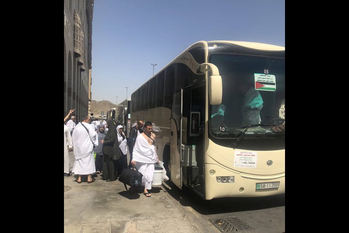 حجاج فلسطين ينطلقون من المدينة المنورة إلى مكة المكرمة