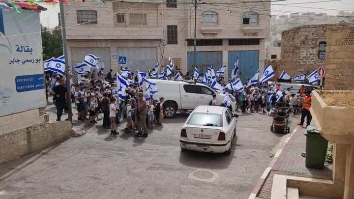 مسيرات استفزازية للمستوطنين في البلدة القديمة من الخليل